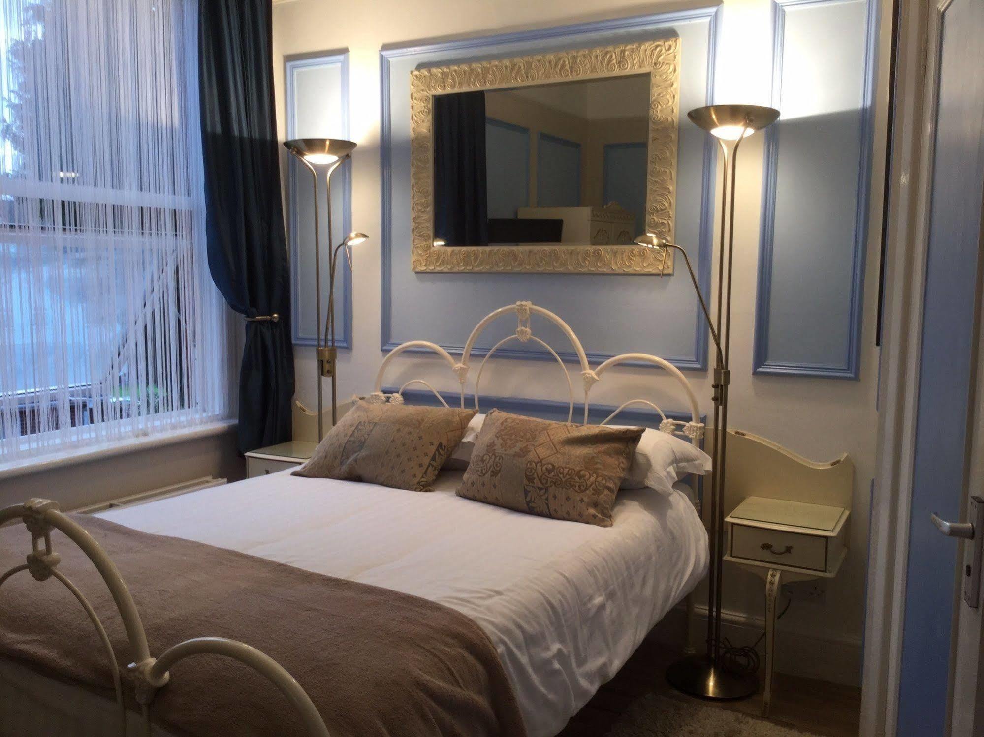The Groveside Guest House Сидмаут Экстерьер фото